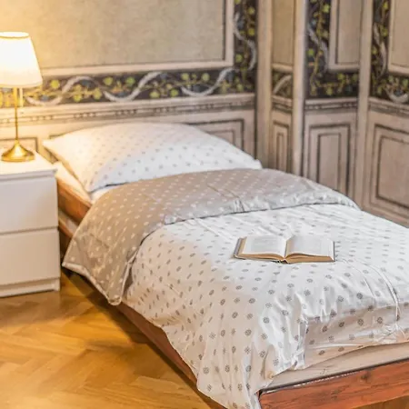 Apartment Bright & Spacious At Mala Strana, Charles Bridge 3 Min Of Walk *