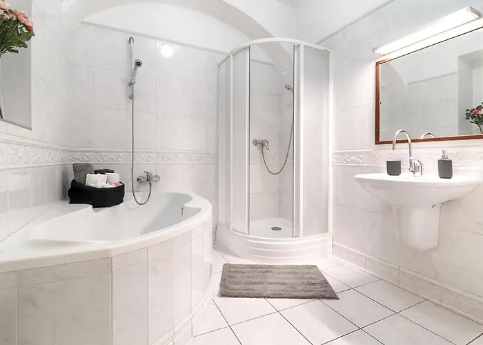 Bright & Spacious At Mala Strana, Charles Bridge 3 Min Of Walk Lejlighed Prag