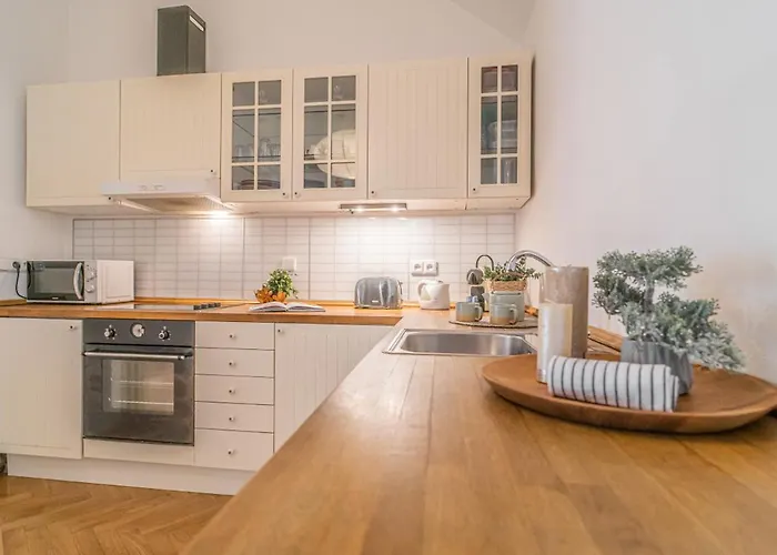 Bright & Spacious At Mala Strana, Charles Bridge 3 Min Of Walk Lejlighed Prag