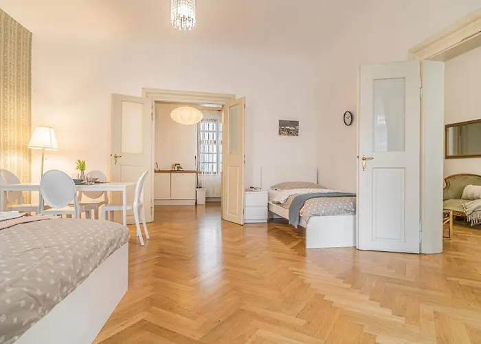 Bright & Spacious At Mala Strana, Charles Bridge 3 Min Of Walk Lejlighed *
