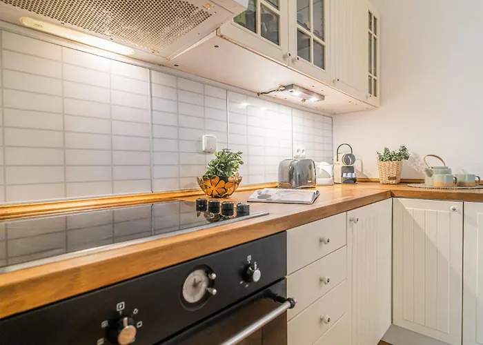 Bright & Spacious At Mala Strana, Charles Bridge 3 Min Of Walk Prag