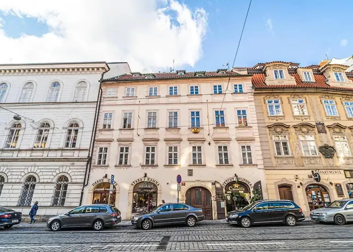 Bright & Spacious At Mala Strana, Charles Bridge 3 Min Of Walk *