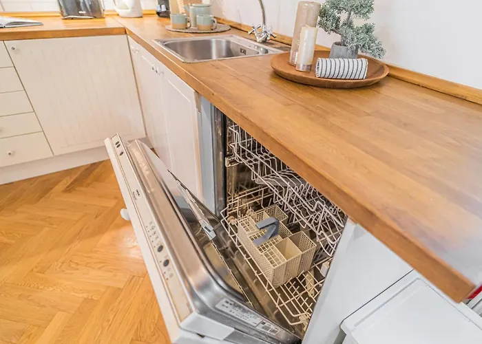 Bright & Spacious At Mala Strana, Charles Bridge 3 Min Of Walk * Prag