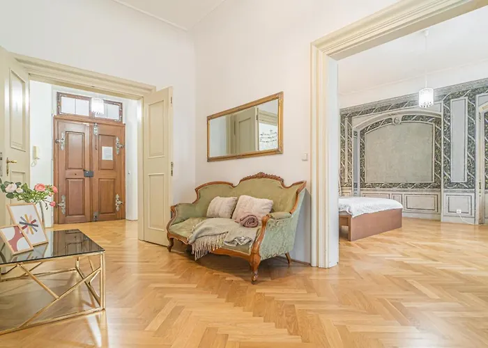 Lejlighed Bright & Spacious At Mala Strana, Charles Bridge 3 Min Of Walk Prag