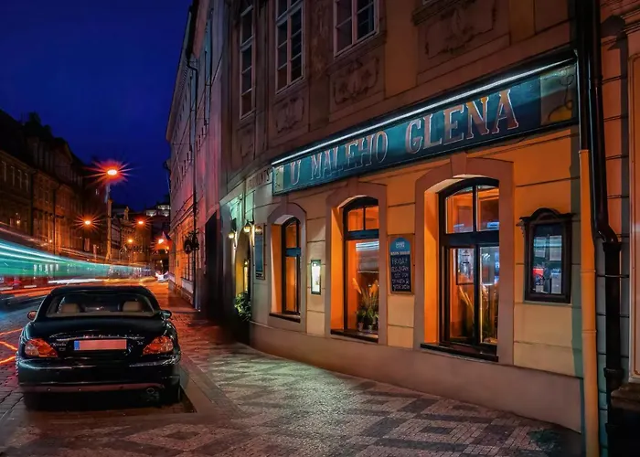 Lejlighed Bright & Spacious At Mala Strana, Charles Bridge 3 Min Of Walk Prag