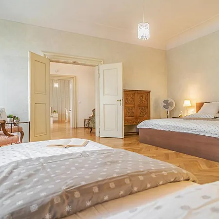 Apartament Bright & Spacious At Mala Strana, Charles Bridge 3 Min Of Walk