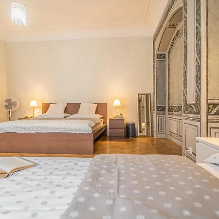 Apartament Bright & Spacious At Mala Strana, Charles Bridge 3 Min Of Walk