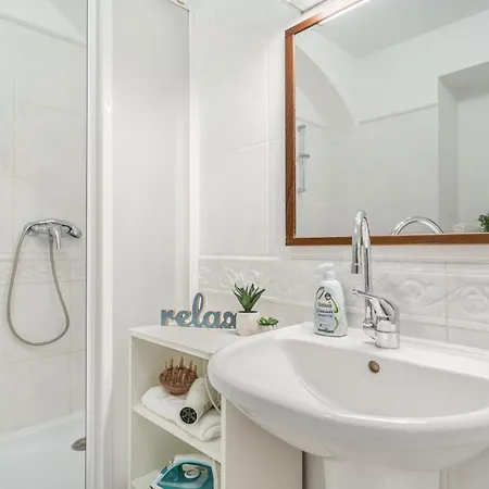 Apartamento Bright & Spacious At Mala Strana, Charles Bridge 3 Min Of Walk *