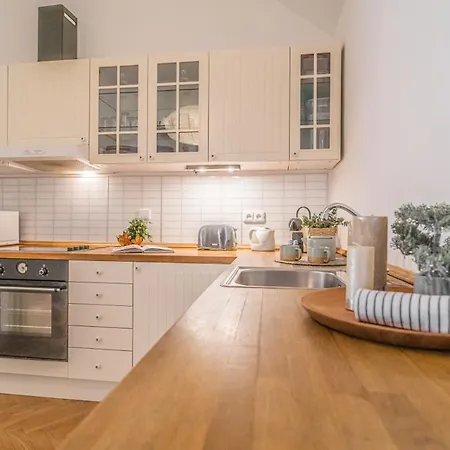 Bright & Spacious At Mala Strana, Charles Bridge 3 Min Of Walk Apartamento Praga