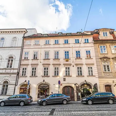 Bright & Spacious At Mala Strana, Charles Bridge 3 Min Of Walk *