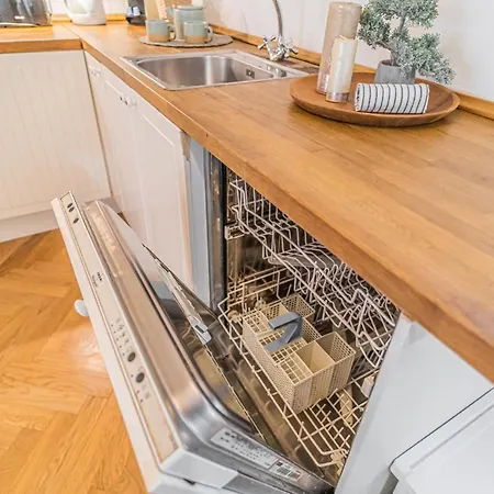 Bright & Spacious At Mala Strana, Charles Bridge 3 Min Of Walk * Praga