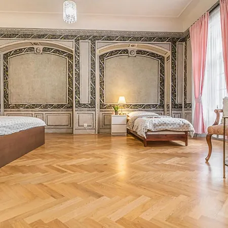 Bright & Spacious At Mala Strana, Charles Bridge 3 Min Of Walk Apartament