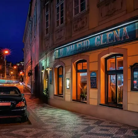 Apartament Bright & Spacious At Mala Strana, Charles Bridge 3 Min Of Walk Praga