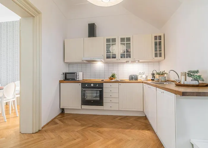 Lägenhet Bright & Spacious At Mala Strana, Charles Bridge 3 Min Of Walk Prag