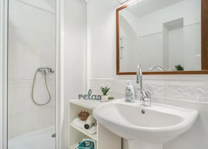 아파트 Bright & Spacious At Mala Strana, Charles Bridge 3 Min Of Walk *