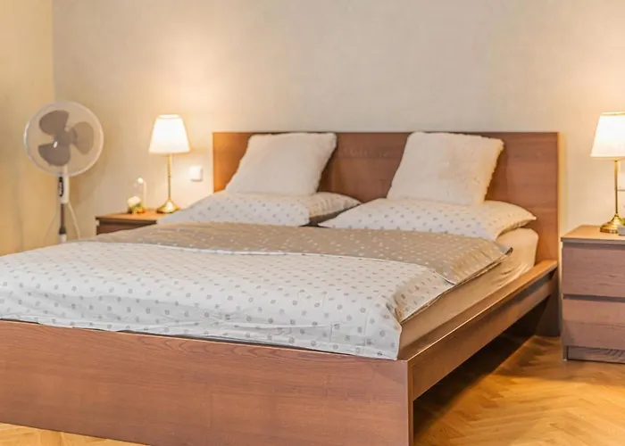 아파트 Bright & Spacious At Mala Strana, Charles Bridge 3 Min Of Walk 프라하
