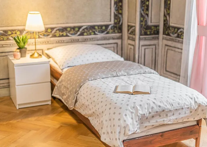 Apartment Bright & Spacious At Mala Strana, Charles Bridge 3 Min Of Walk *