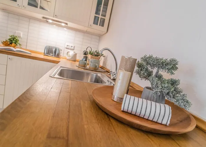 Bright & Spacious At Mala Strana, Charles Bridge 3 Min Of Walk