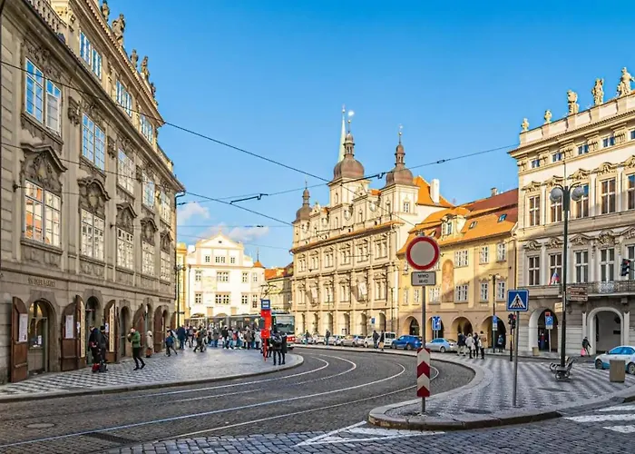 Lägenhet Bright & Spacious At Mala Strana, Charles Bridge 3 Min Of Walk *
