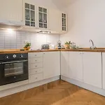 Bright & Spacious At Mala Strana, Charles Bridge 3 Min Of Walk Apartament