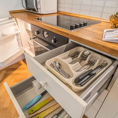 Apartamento Bright & Spacious At Mala Strana, Charles Bridge 3 Min Of Walk *