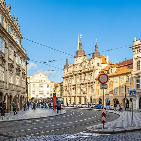 Apartamento Bright & Spacious At Mala Strana, Charles Bridge 3 Min Of Walk *