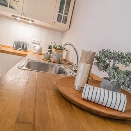 Bright & Spacious At Mala Strana, Charles Bridge 3 Min Of Walk